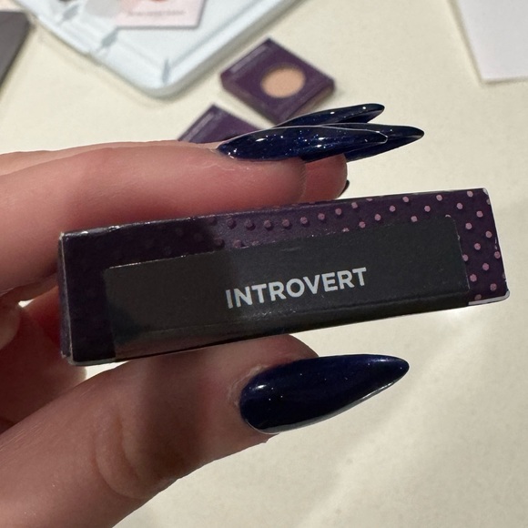 NEW Urban Decay Eyeshadow - Picture 2 of 2